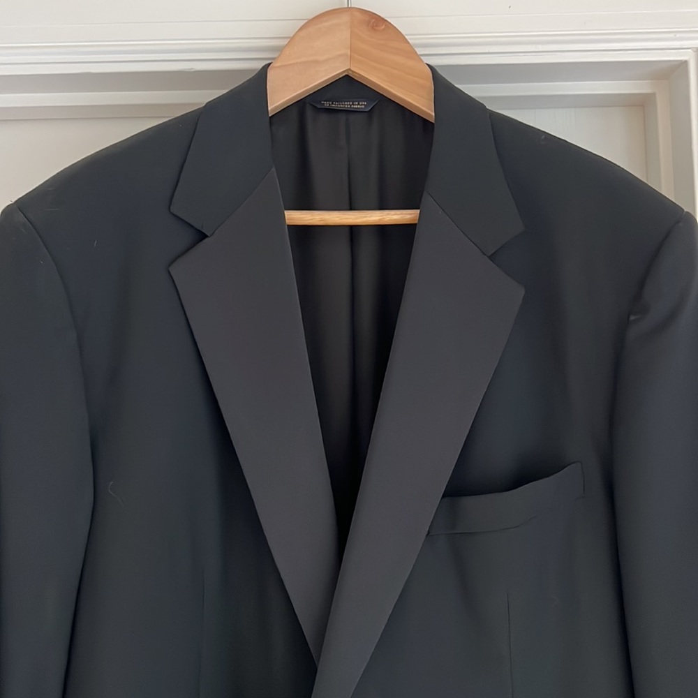 TUXEDO: Brooks Brothers Golden Fleece hand-tailored wool tuxedo